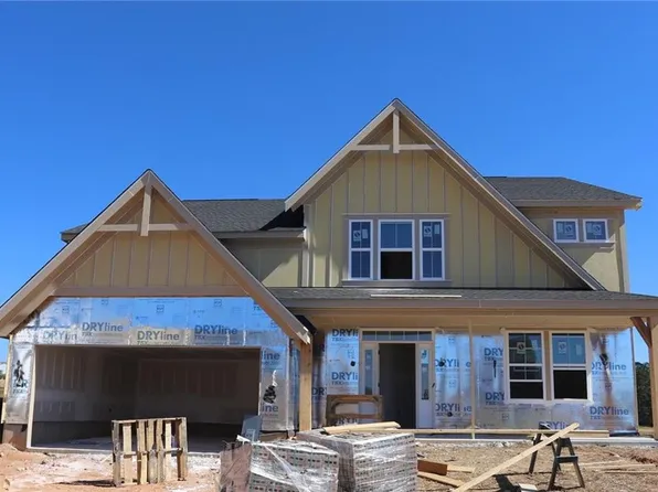 701 Crystal Lake Pkwy, Hoschton, GA 30548