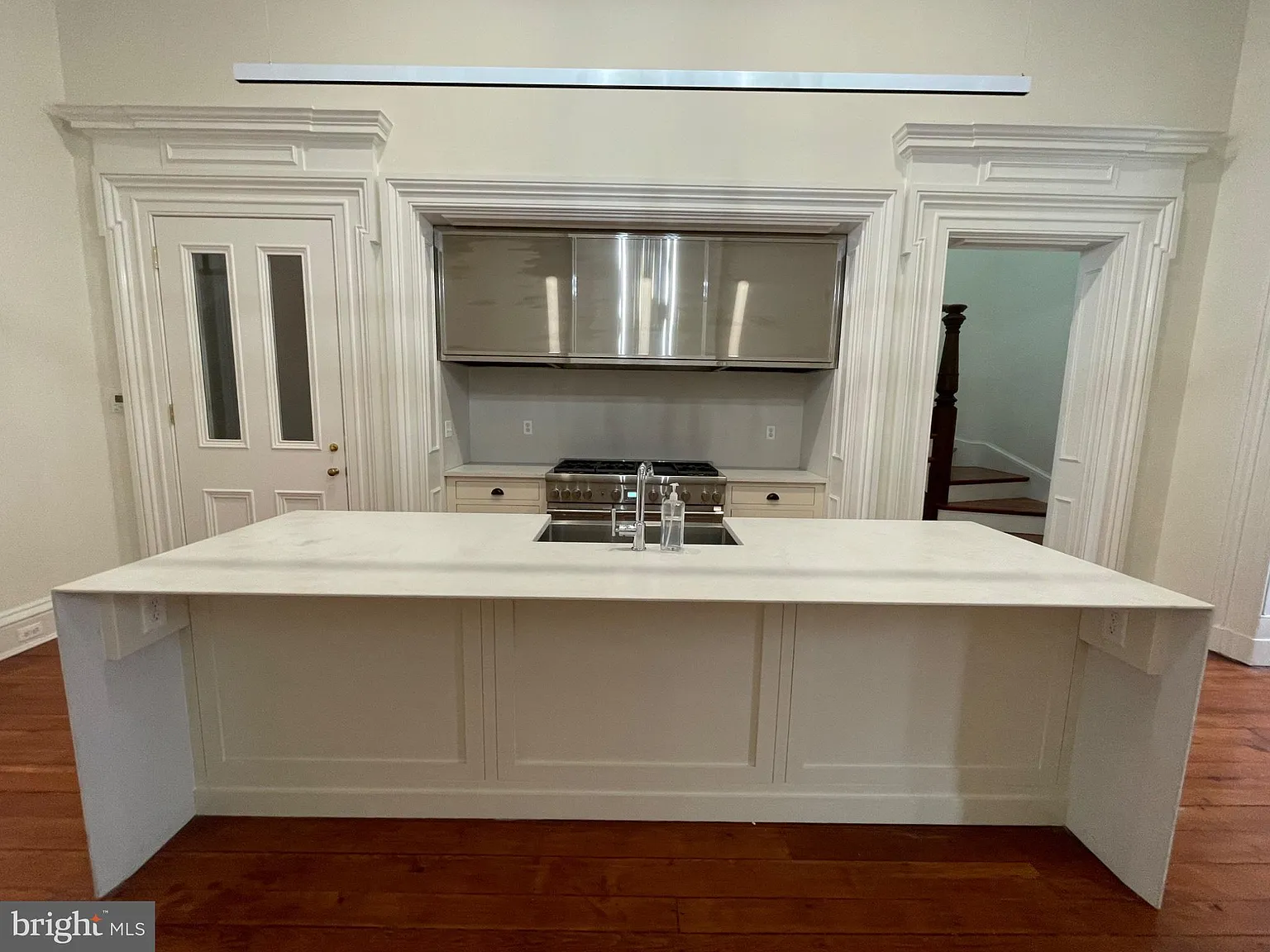 3 bed, 3.0 bath, 1800 sqft, $4,000 — Photo 2