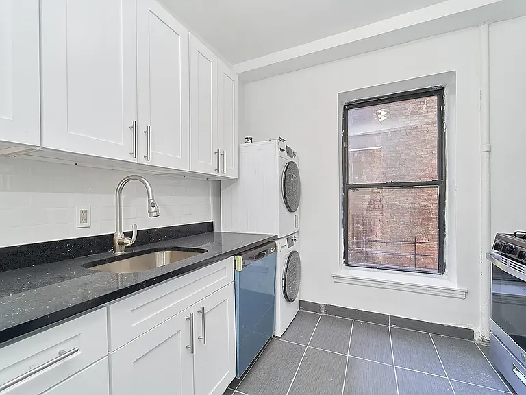 1590 Amsterdam Ave #23 — Photo 2