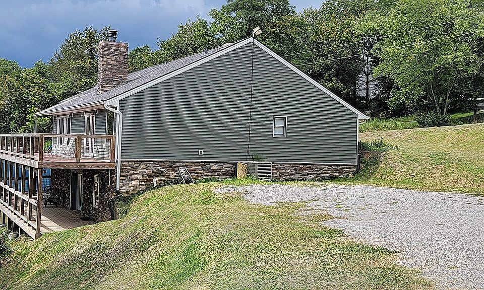 1st image of 779 River Hill Dr