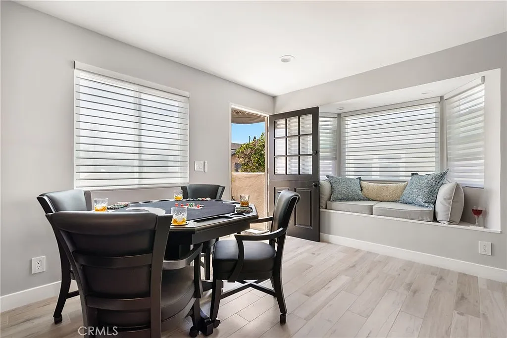 2 bed, 965 sqft, $5,350 — Photo 4