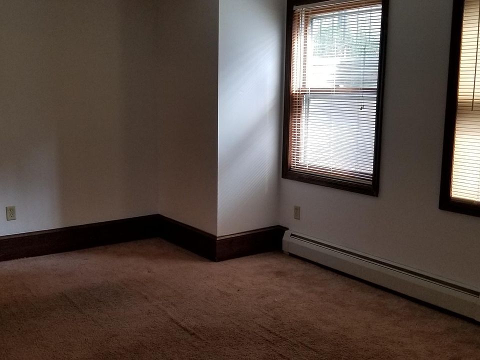 2nd image of 584 Selby Ave APT B