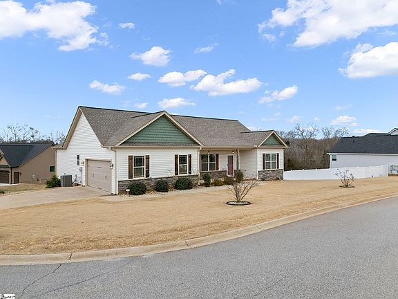 3rd image of 702 Cheyanne Ct