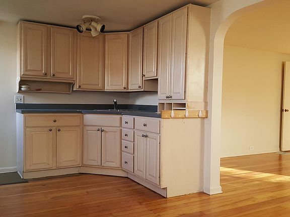 kitchen to livingroom