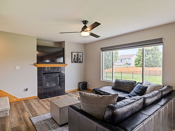 5th image of 760 SE Westgate Dr