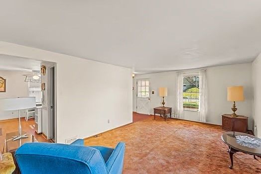 4th image of 1525 Theresa Ave
