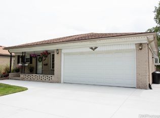 3172 Hedge Dr, Sterling Heights, MI 48310