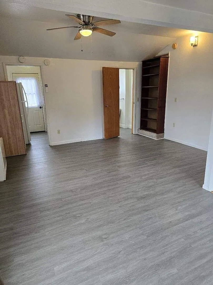 Studio Apartment for Rent — Photo 3