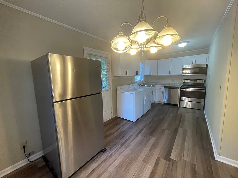 207 Charleston Ave — Photo 6