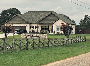2100 Waterstone Dr, Deatsville, AL 36022