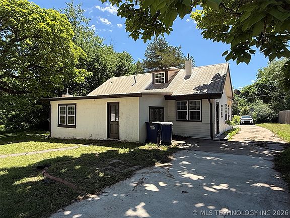 3rd image of 803 W Wichita Ave