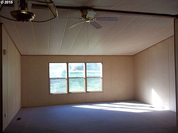 3rd image of 451 Sandra Ct
