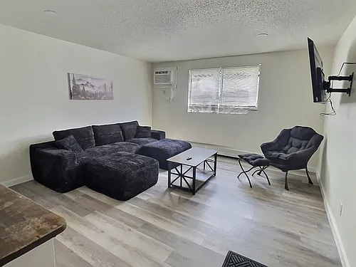 780 Ryan Ave #2 Photo 1