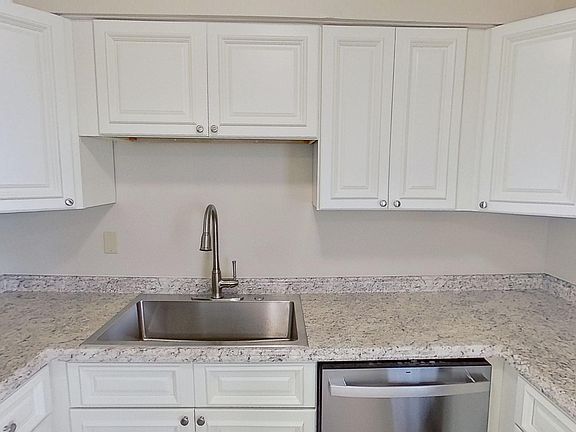 5th image of 35 Parkwood St #2