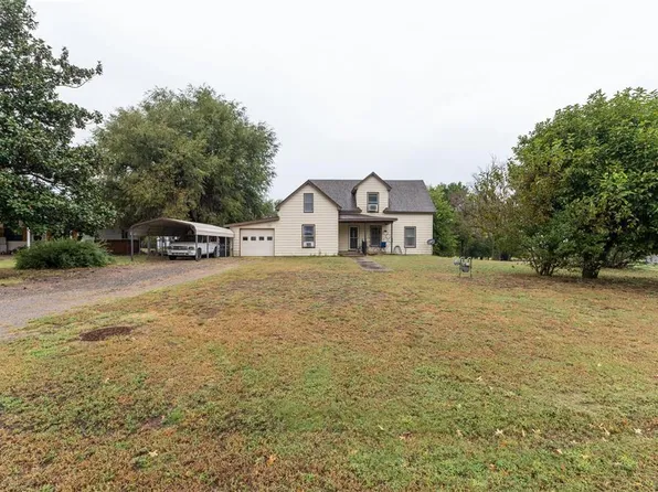 319 E Main St, Calumet, OK 73014