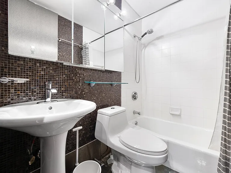 350 W 50th St #5L — Photo 6