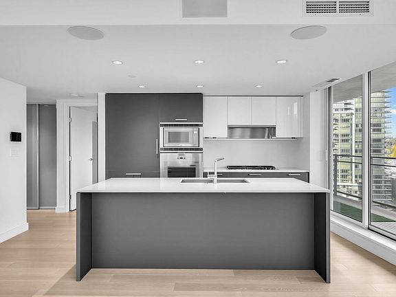 3rd image of 1499 W Pender St #1202