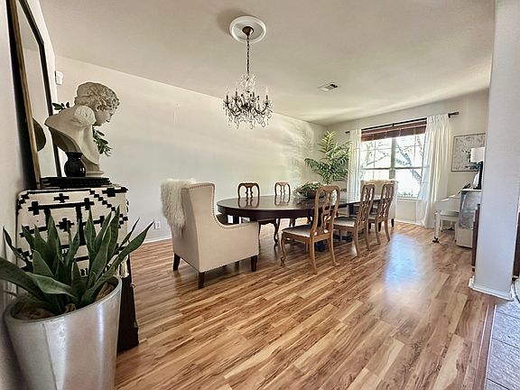 Large formal dining w/formal living