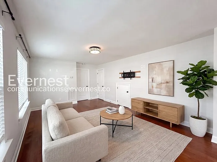 3 bed, 2.5 bath, 1500 sqft, $2,225 — Photo 3