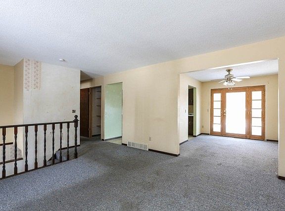 4th image of 203 Quehl Ave N
