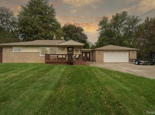 6463 Blue Jay Dr, Flint, MI 48506