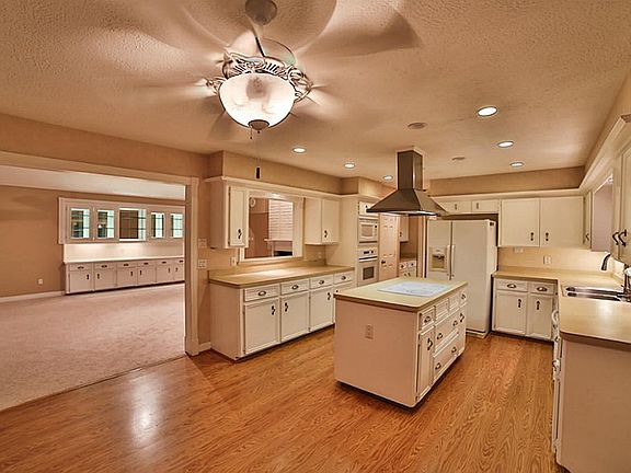 5th image of 2910 Shadowdale Dr