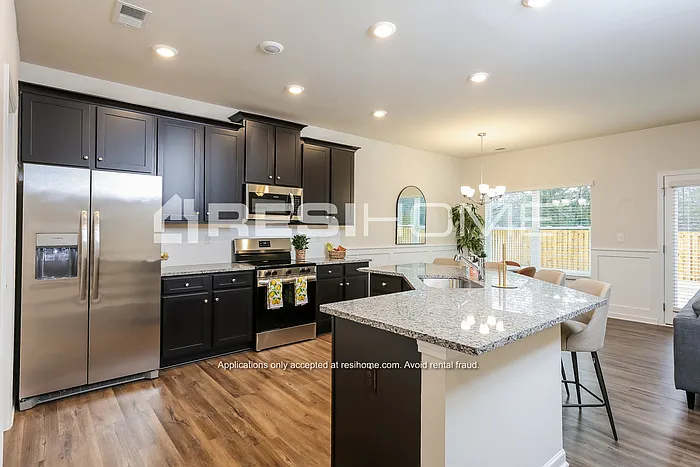3 bed, 2.5 bath, 1649 sqft, $2,149 — Photo 4