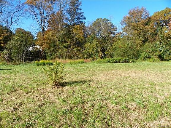 4th image of 1075 Laurel Ln
