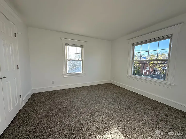 511 Grove St — Photo 6