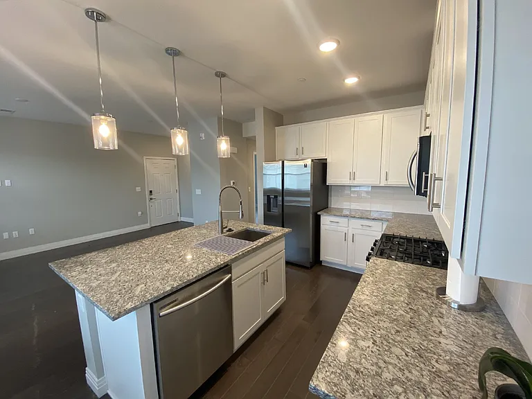 1831 S Dunkirk St #101 — Photo 15