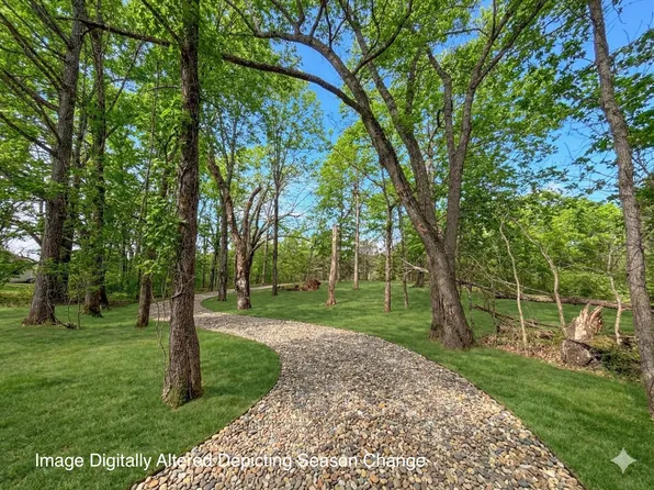 2404 Summer Oaks Cir, Summertown, TN 38483