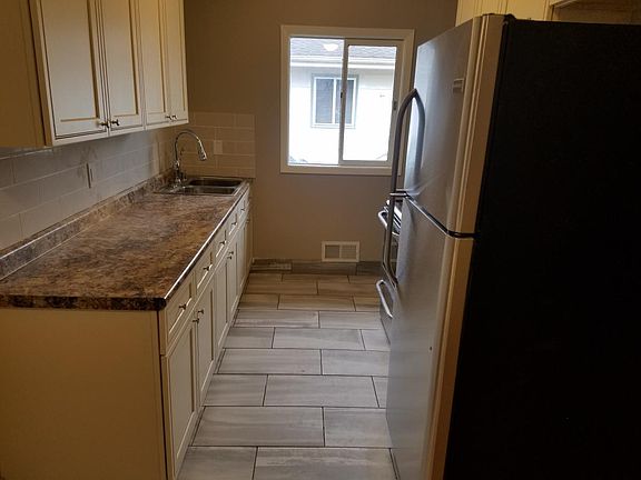 2nd image of 209 Poplar St #209