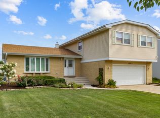 1432 Haar Ln, Elk Grove Village, IL 60007
