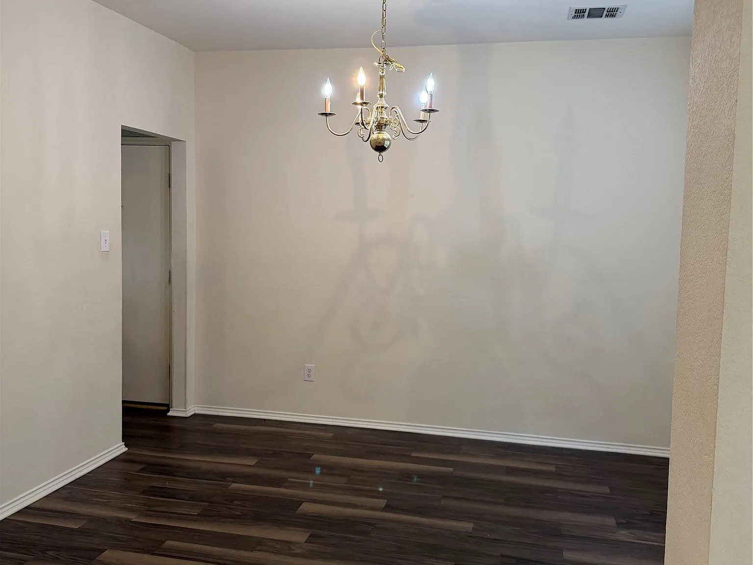 4 bed, 2.5 bath, 2378 sqft, $3,000 — Photo 4