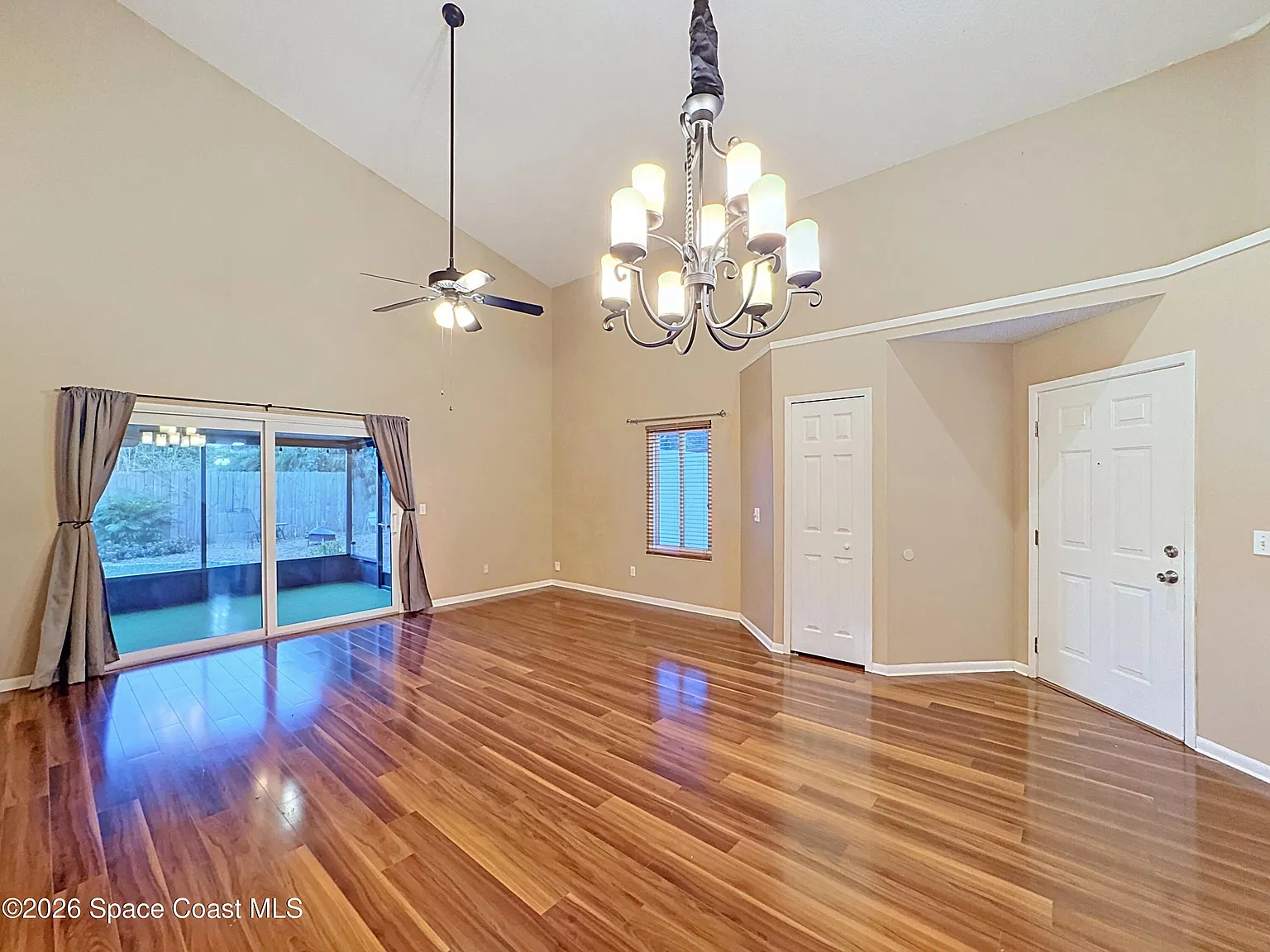 3 bed, 2.5 bath, 1391 sqft, $2,000 — Photo 3