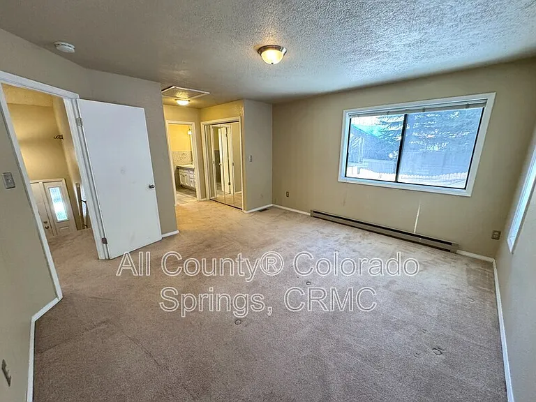 931 Kings Crown Rd — Photo 14