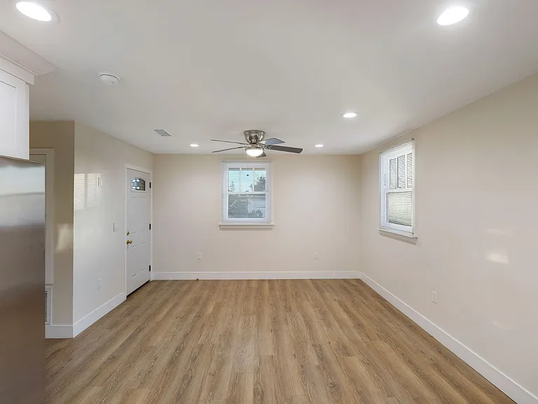1731 S Burlington Ave #1/2 — Photo 7