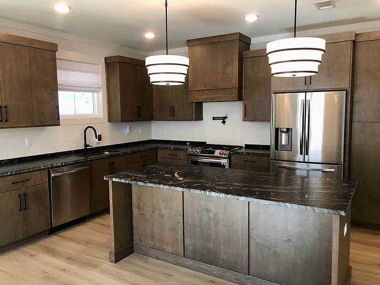 1215 E Lloyd St — Photo 5