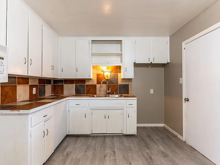 3308 N Holman Ct — Photo 5