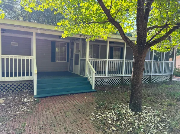 1104 Hickory Dr, Summerton, SC 29148