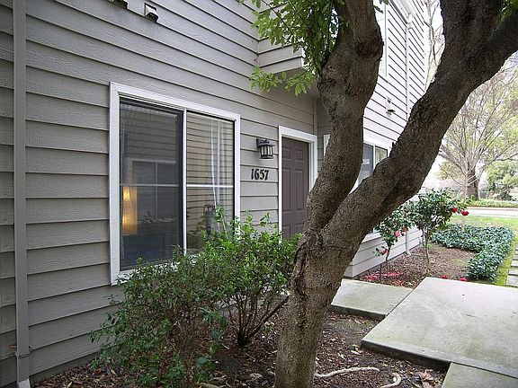 3rd image of 1657 Parkview Green Cir