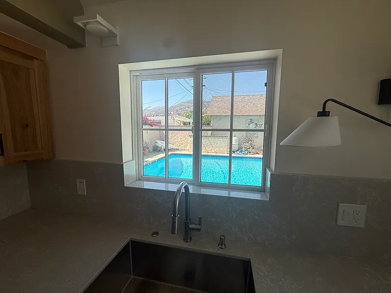 951 N Isabel St — Photo 7