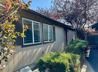 516 NE Negus Loop APT D, Redmond, OR 97756