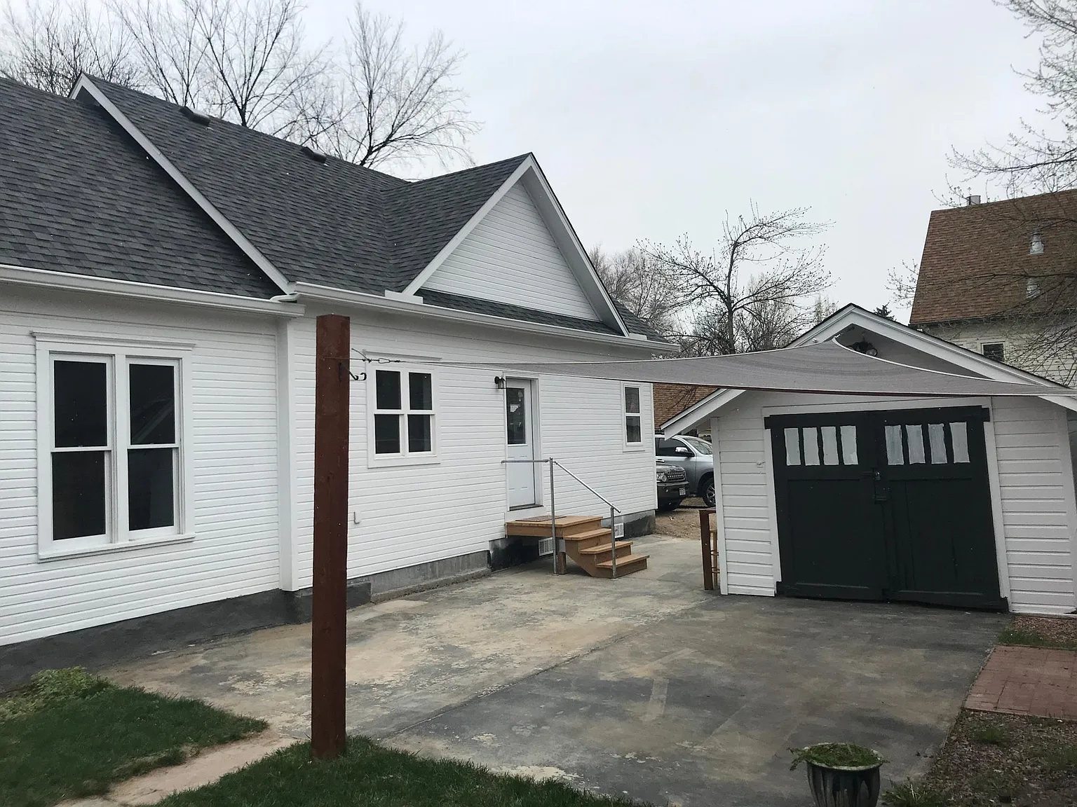 512 W Magnolia St — Photo 3