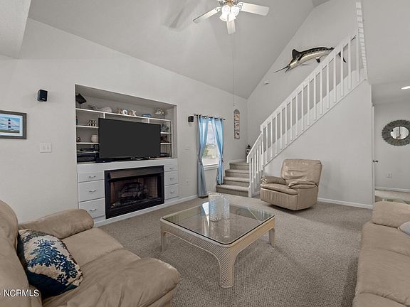 3rd image of 121 W Danube Street