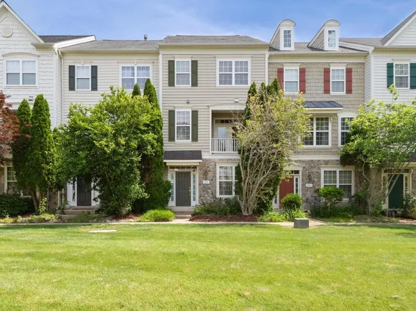 745 Collington Ct, Woodbridge, VA 22191