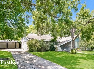 1707 Festival Dr, Houston, TX 77062