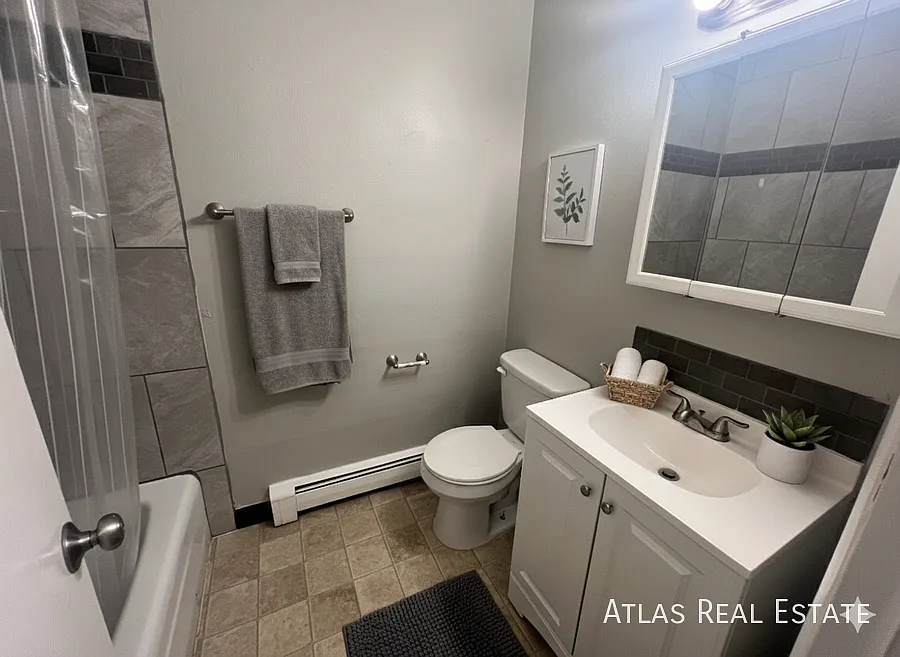 312 W Alabama Avenue — Photo 4