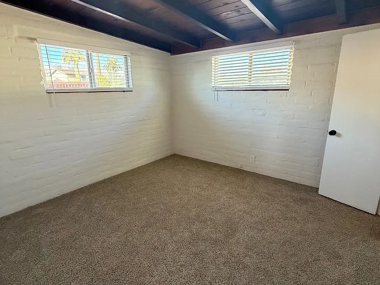 3233 E Water St — Photo 12