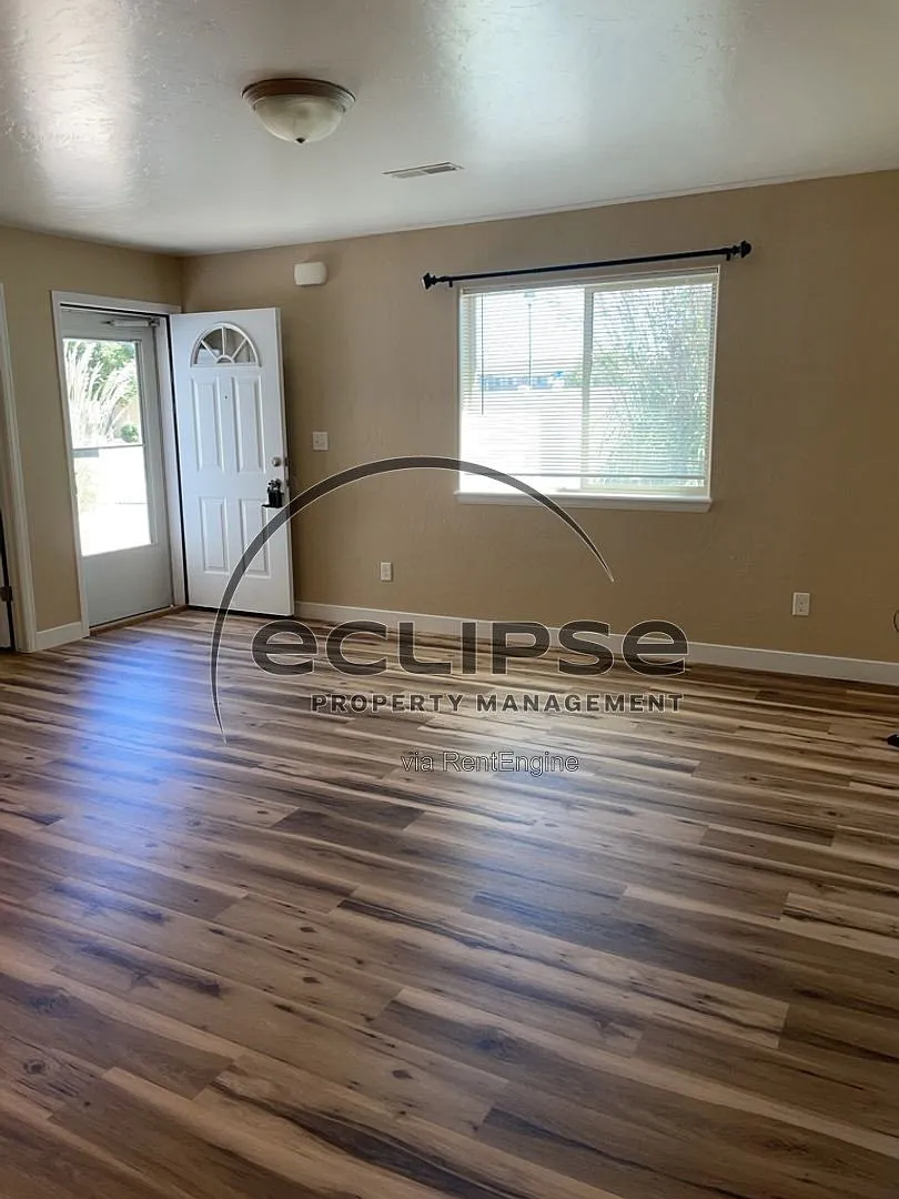 3 bed, 2.0 bath, 1088 sqft, $2,150 — Photo 3